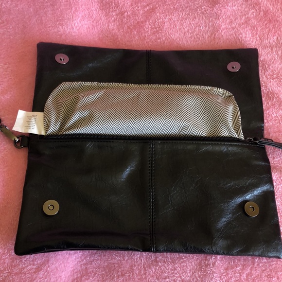 Wristlet Faux leather w/ gunmetal stud detail - Picture 8 of 10